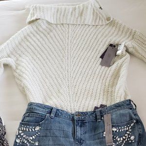 Jennifer Lopez "Snowy Escape" Sweater. Size X Small. White/Silver.NWT.